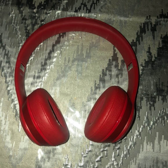 Beats Solo2 (Product Red) edition. *Almost new* - Picture 2 of 5